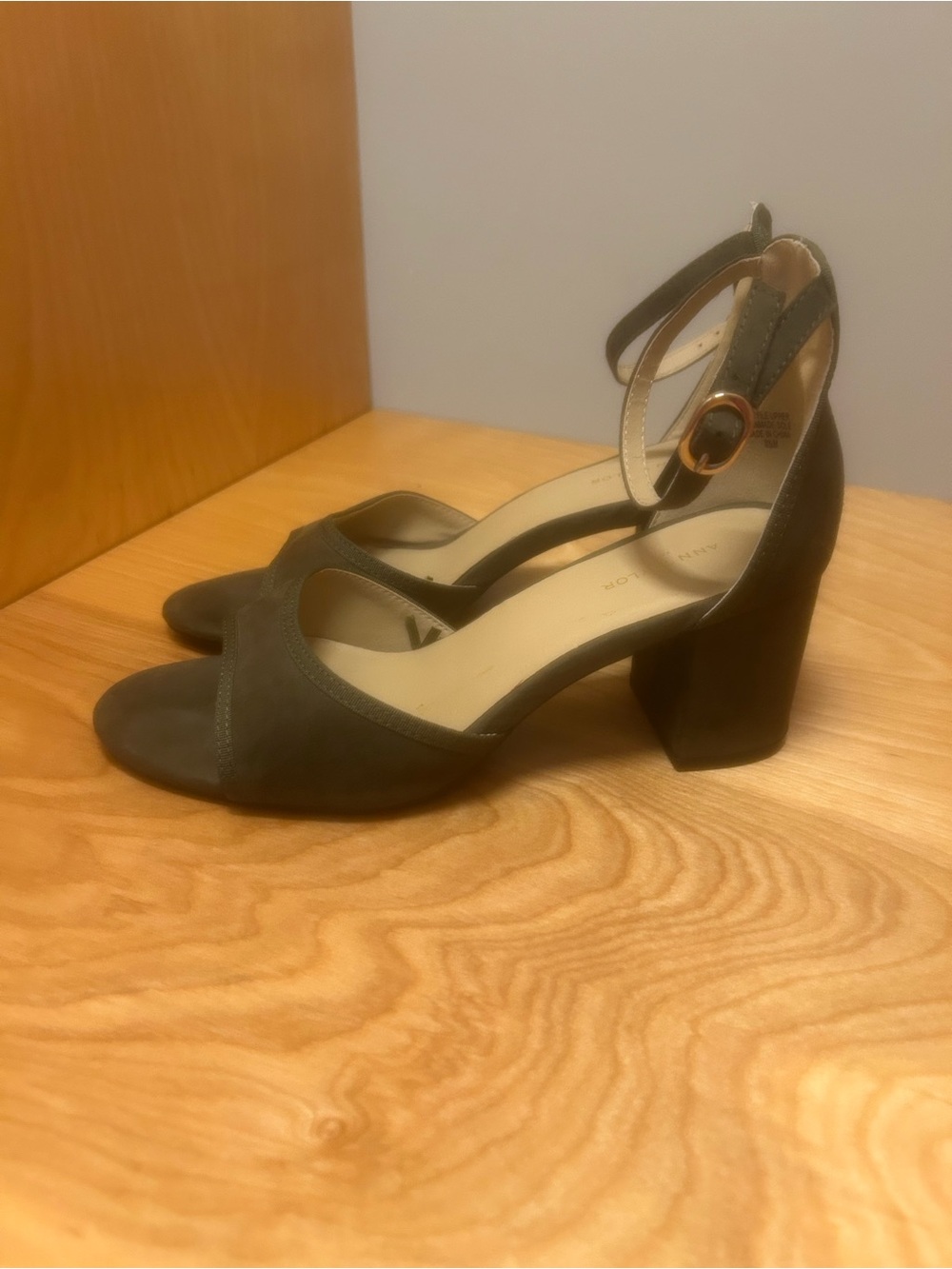 Ann Taylor Outlet Olive Green Ankle-Strap Block Heel Sandals - Picture 4 of 7